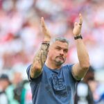 Schalke-Coach hofft auf Verbleib von van den Berg